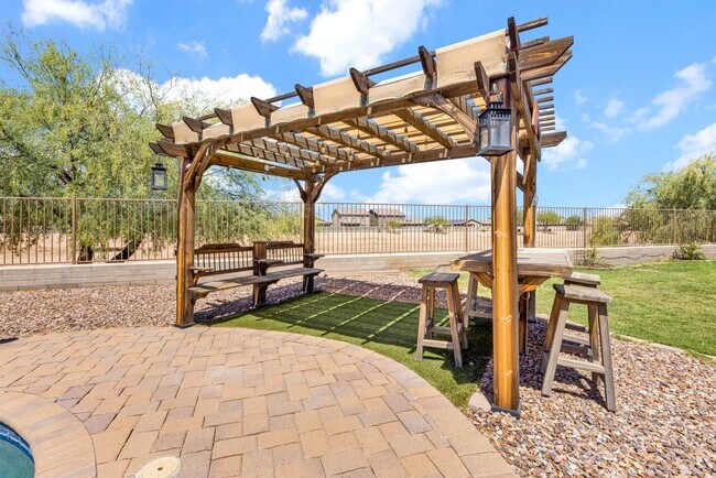 Building Photo - Stylish Home with Loft, Den, Great Room & ...