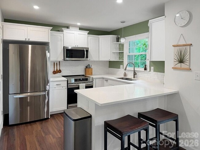 Building Photo - 902 Creekside Dr