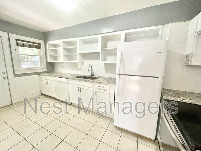 Building Photo - 727 Greenland Dr