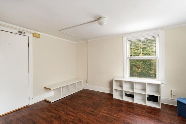Building Photo - 74 Spruce St
