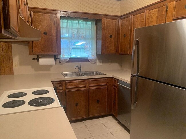 Building Photo - GREENACRES IS THE PLACE TO BE!