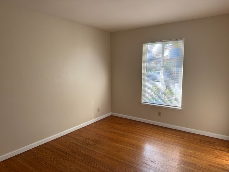 Building Photo - 1169 Flying Fish St