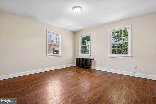 Building Photo - 3944 7th St NE