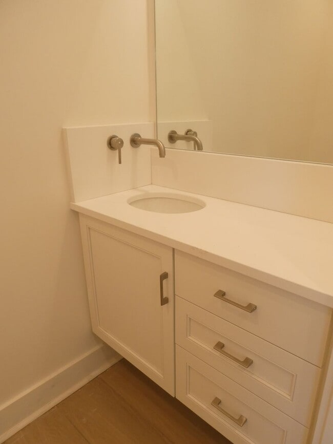 Building Photo - 2 Bed 1.5 Bath House near Boone Hospital