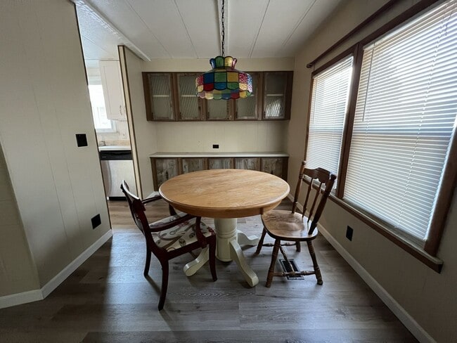 Building Photo - TWO BEDROOM HOME IN WILLIAMSBURG - GREAT L...