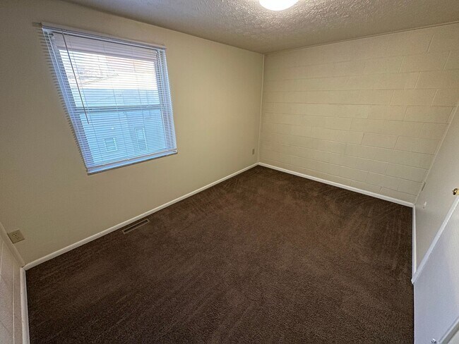 Building Photo - 78 W 9th Ave