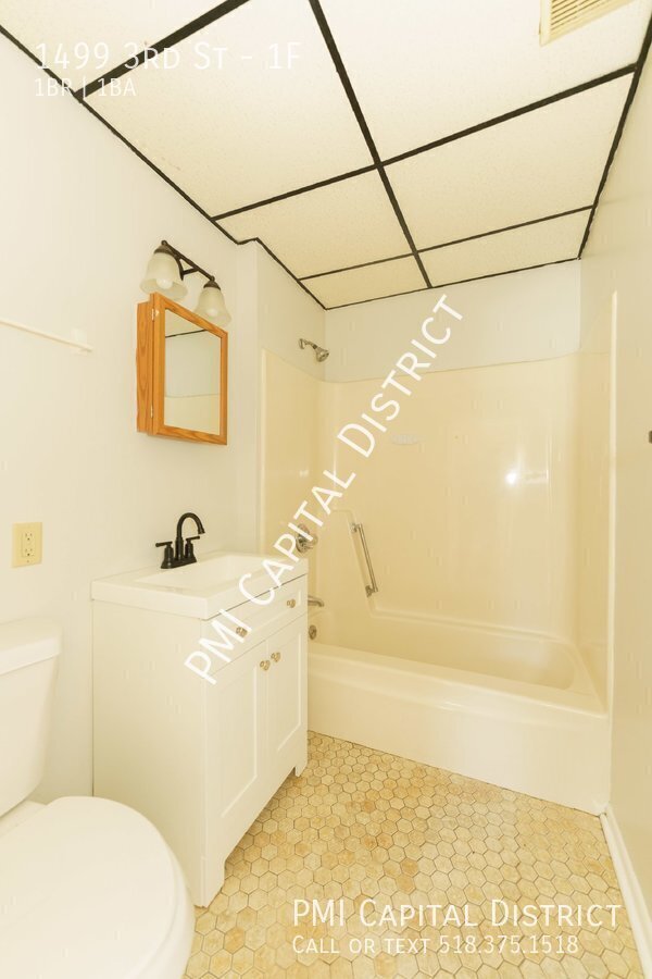 Building Photo - 1499 3rd St