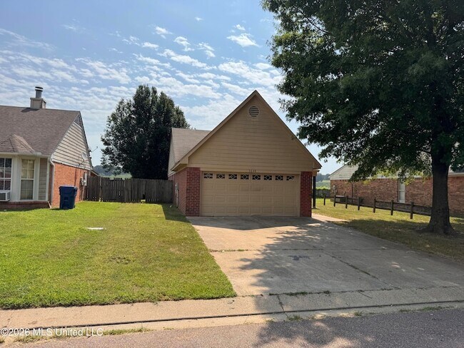 Building Photo - 5628 Kaitlyn Dr E