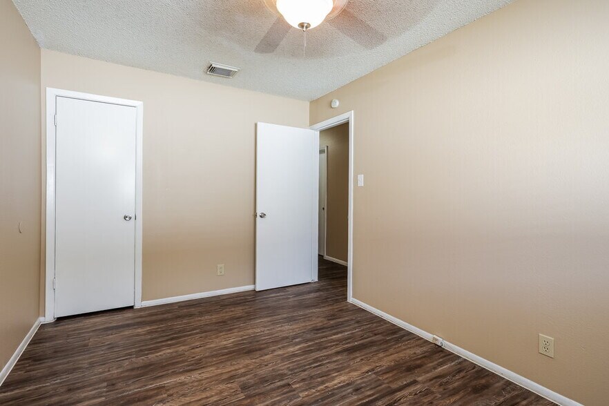 Building Photo - 2949 Moss Plain Dr