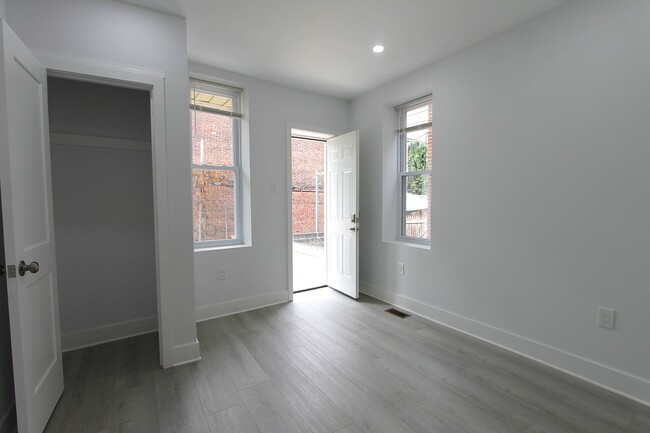 Building Photo - 103 E Coulter St