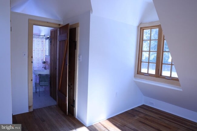 Building Photo - 2598 River Rd