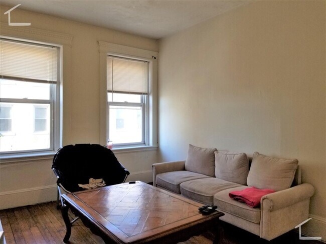 Building Photo - Packard's Corner three bedroom filled with sunlight