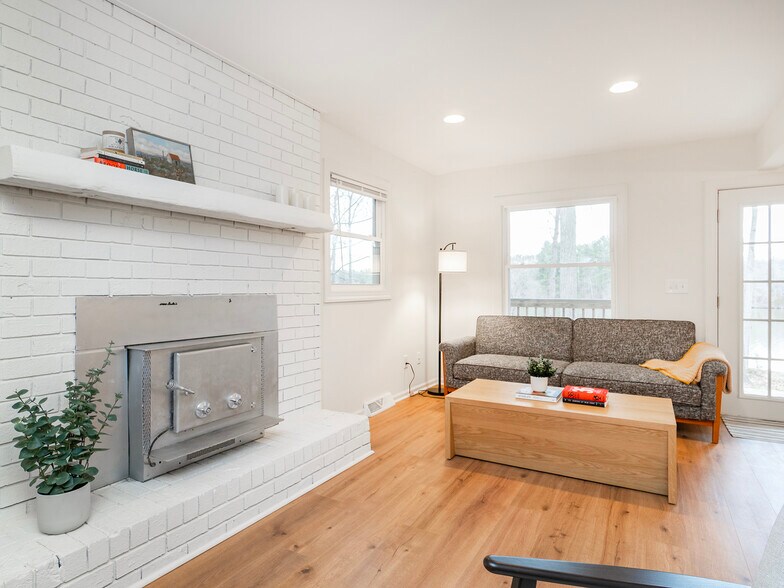 Building Photo - 4315 Hickory Nut Pt
