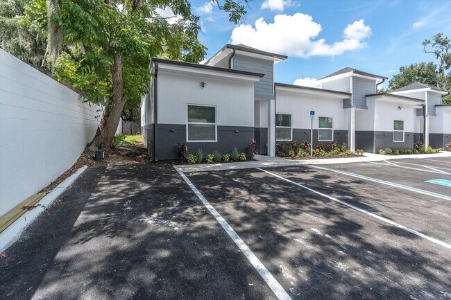 Building Photo - 705 S Orange Ave