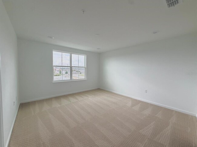 Building Photo - 1887 Pinecliff Dr