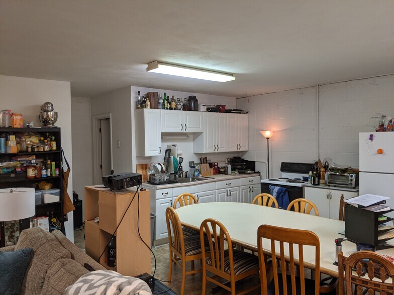 427C Lee Kitchen - 427 Lee St