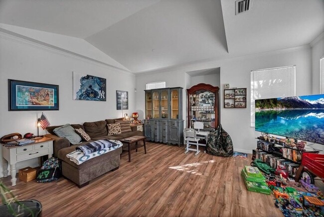 Building Photo - 360 SE Rogers Ct