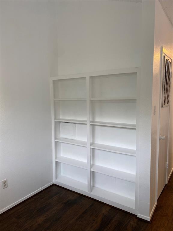 Building Photo - 9365 Pagewood Ln