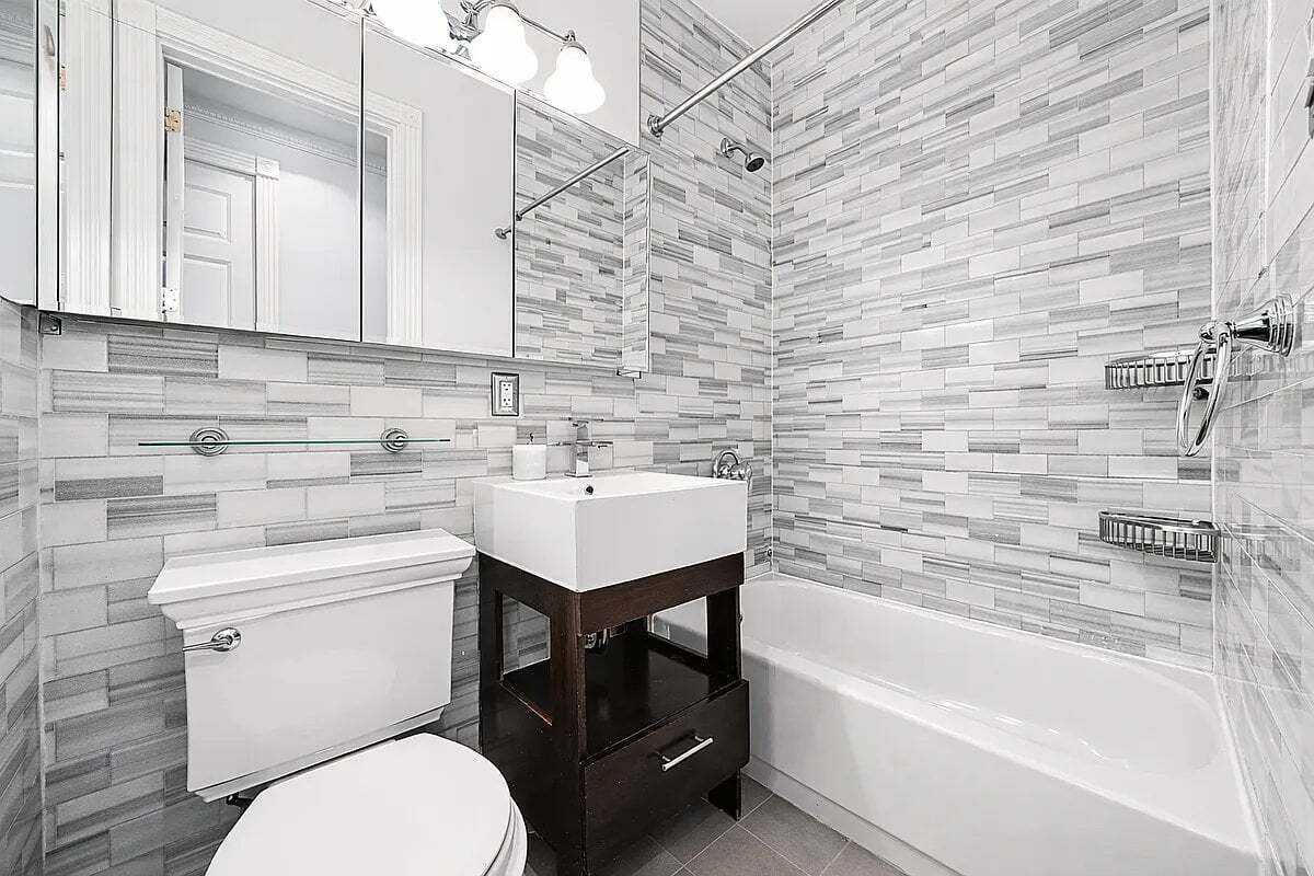 Building Photo - 321 W 16th St