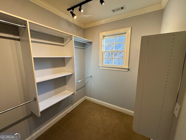 Building Photo - 1092 McLynn Ave NE