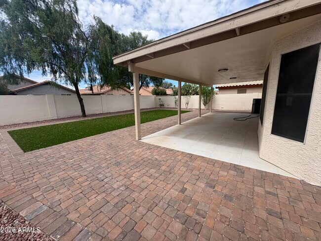 Building Photo - 2370 S Apache Dr