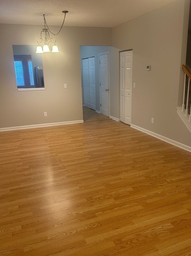 Building Photo - 3 Bedroom 2.5 Home in NE Columbia MOVE IN BY 1/31/26 RECEIVE $300 OFF FIRST MONTH'S RENT!!!!!!