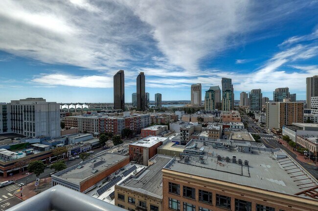 Building Photo - San Diego VIEW UNIT! Downtown  Gaslamp Quarter Three Weeks FREE Furnished  Studio -Available NOW!