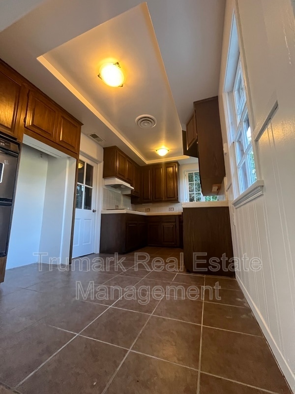 Building Photo - 3204 Vickers Dr