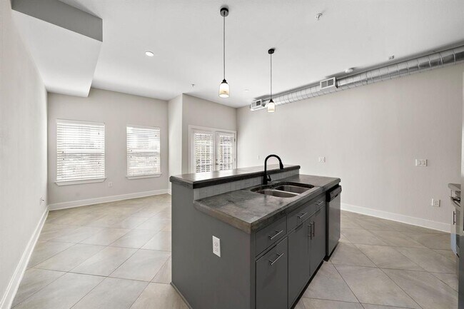 Building Photo - 1011 Studemont St