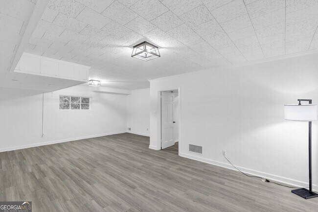 Building Photo - 5095 S Trimble Rd