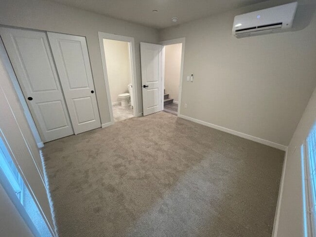 Building Photo - 4Bd/3.5Ba Snohomish Townhouse