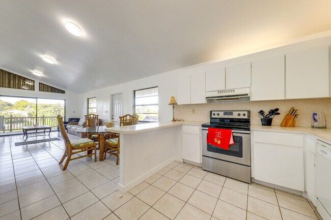 Building Photo - 115 Marina Ave