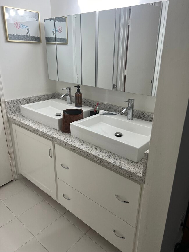 Building Photo - 6435 Green Valley Cir