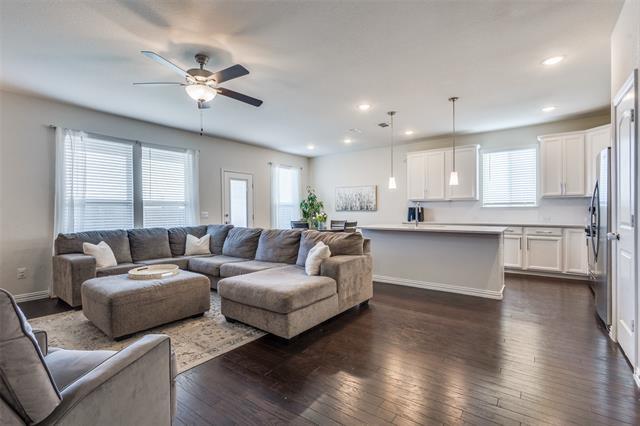 Building Photo - 811 Maverick St