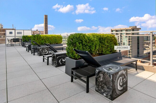 Building Photo - 601 W Jackson Blvd