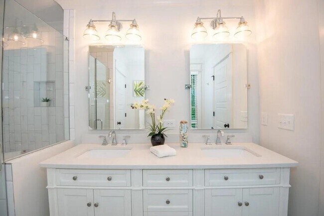 Building Photo - 314 Ashburton Ave SE