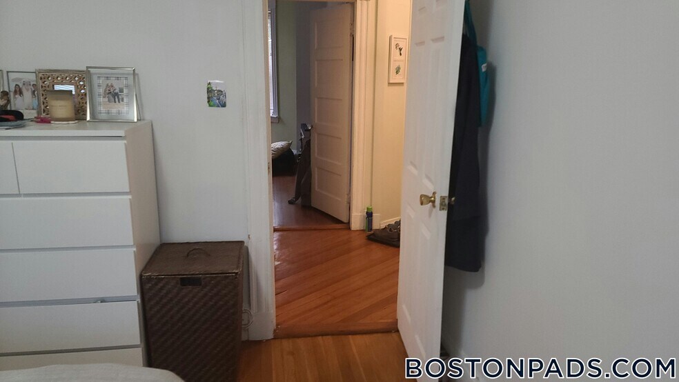 Building Photo - 208 Winthrop Rd