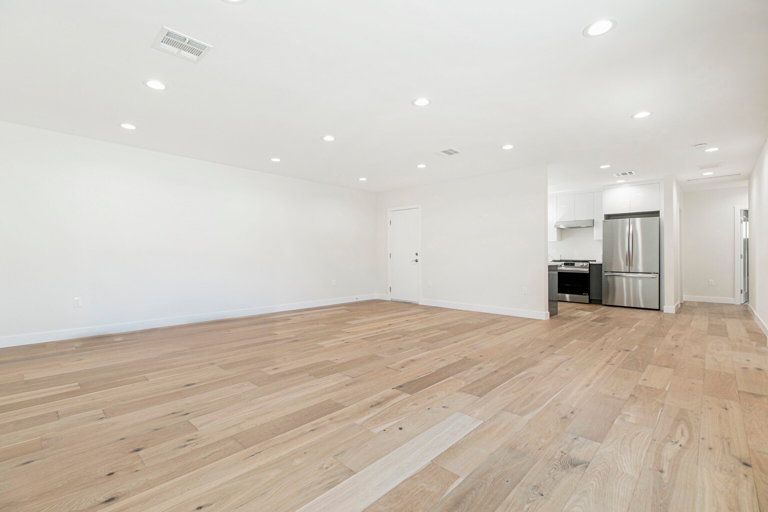 Building Photo - 10446 Woodley Ave