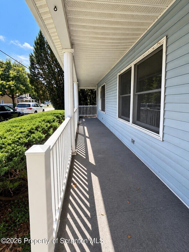 Building Photo - 1533 Ross Ave