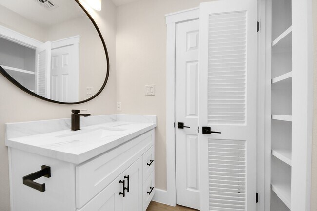 Building Photo - 14647 Perthshire Rd