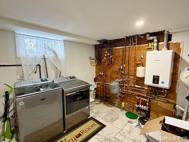 Building Photo - 163 Beechwood Ave