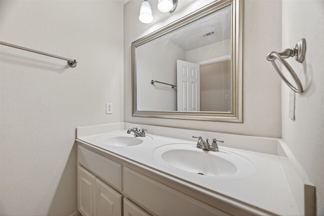 Building Photo - 6726 Hathaway Ln