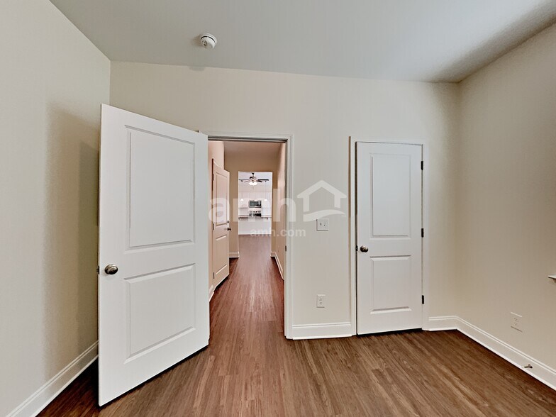 Building Photo - 3557 Okelly Dr