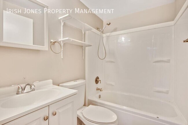 Building Photo - 5700 Glendale Dr