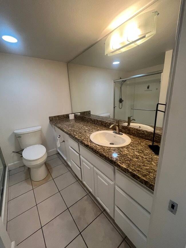 Building Photo - One Bedroom / One Bath Downtown Condo