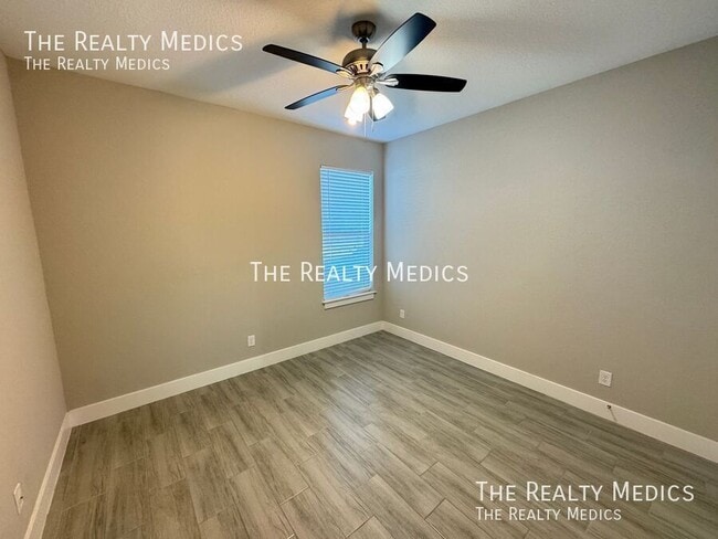 Building Photo - 304 Big Sioux Ln