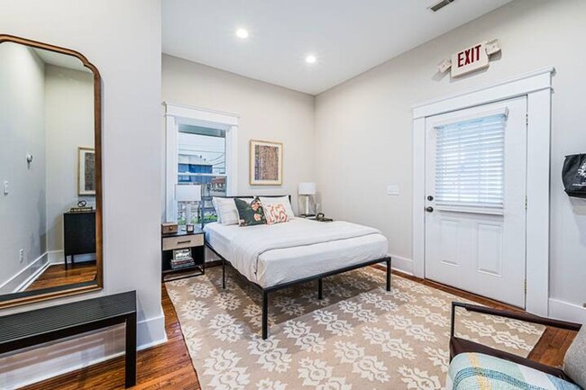 Building Photo - Charming 2 Bedroom 1 Bath Home