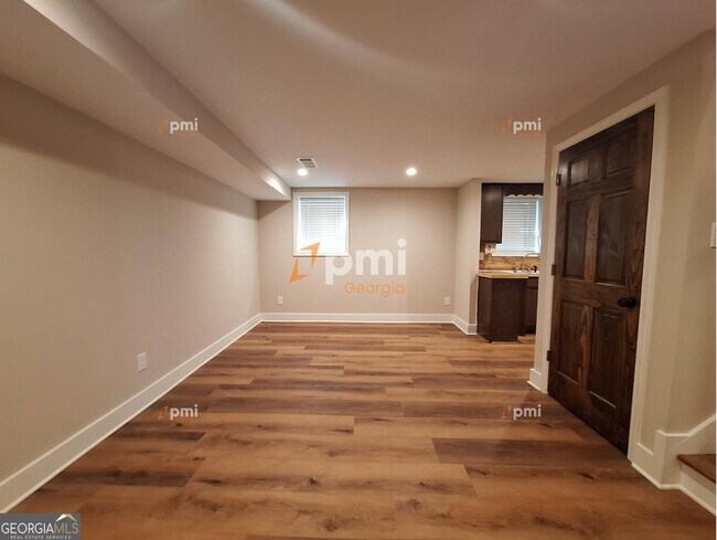 Building Photo - 9995 Rivertown Rd