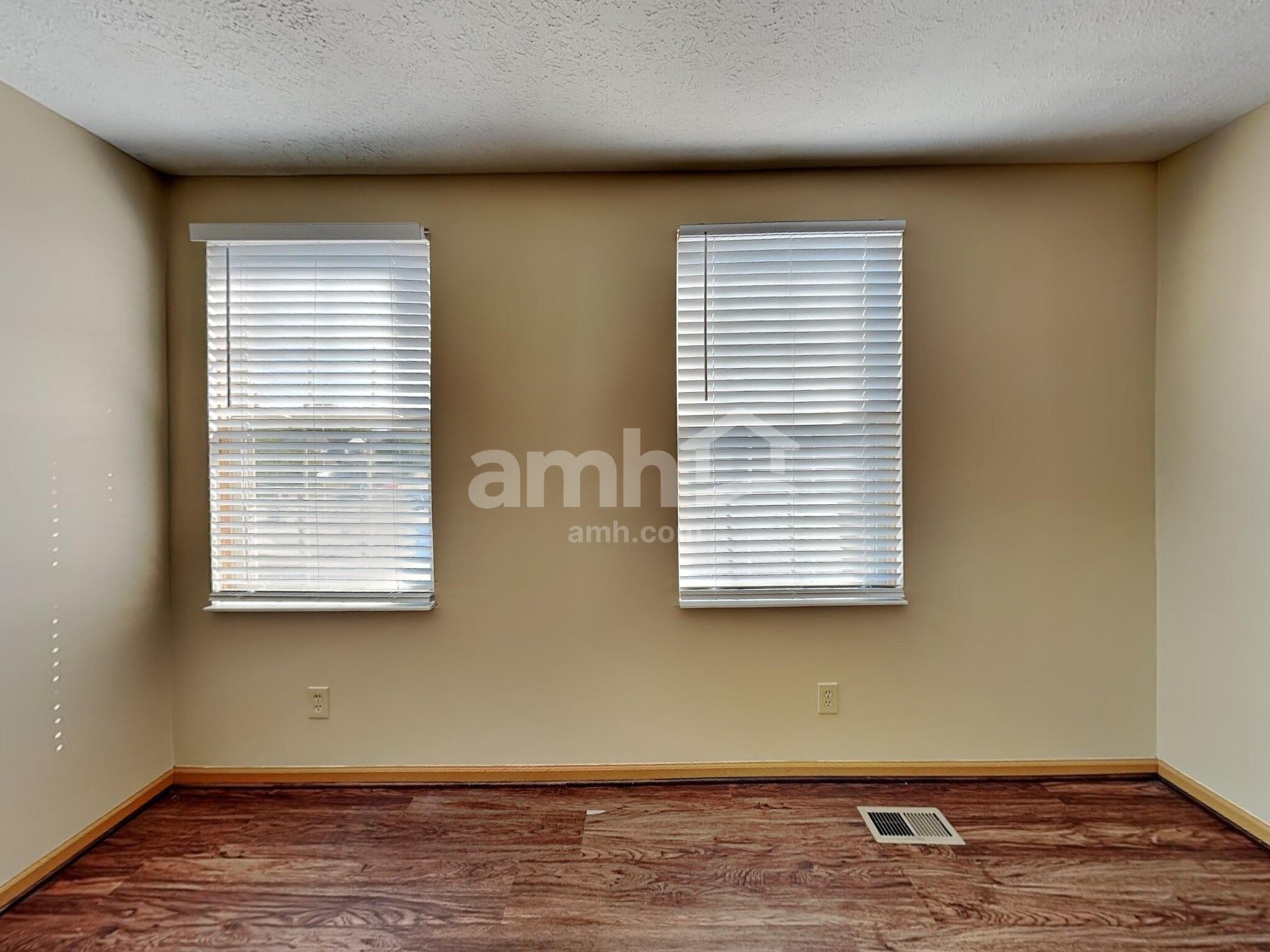 Building Photo - 1560 Mallard Cir E