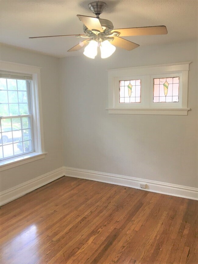 Family room - 4540 Flad Ave